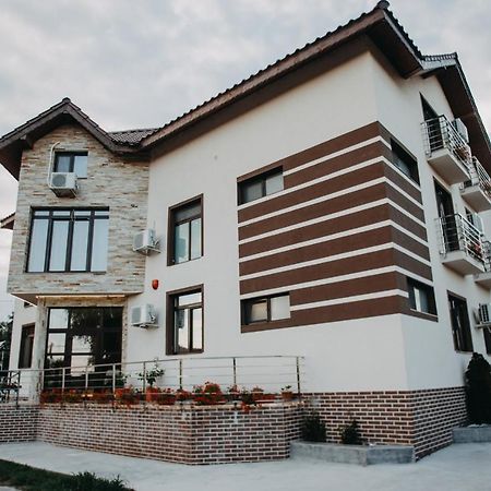 Pensiunea Jacqueline Târgu Jiu Zewnętrze zdjęcie